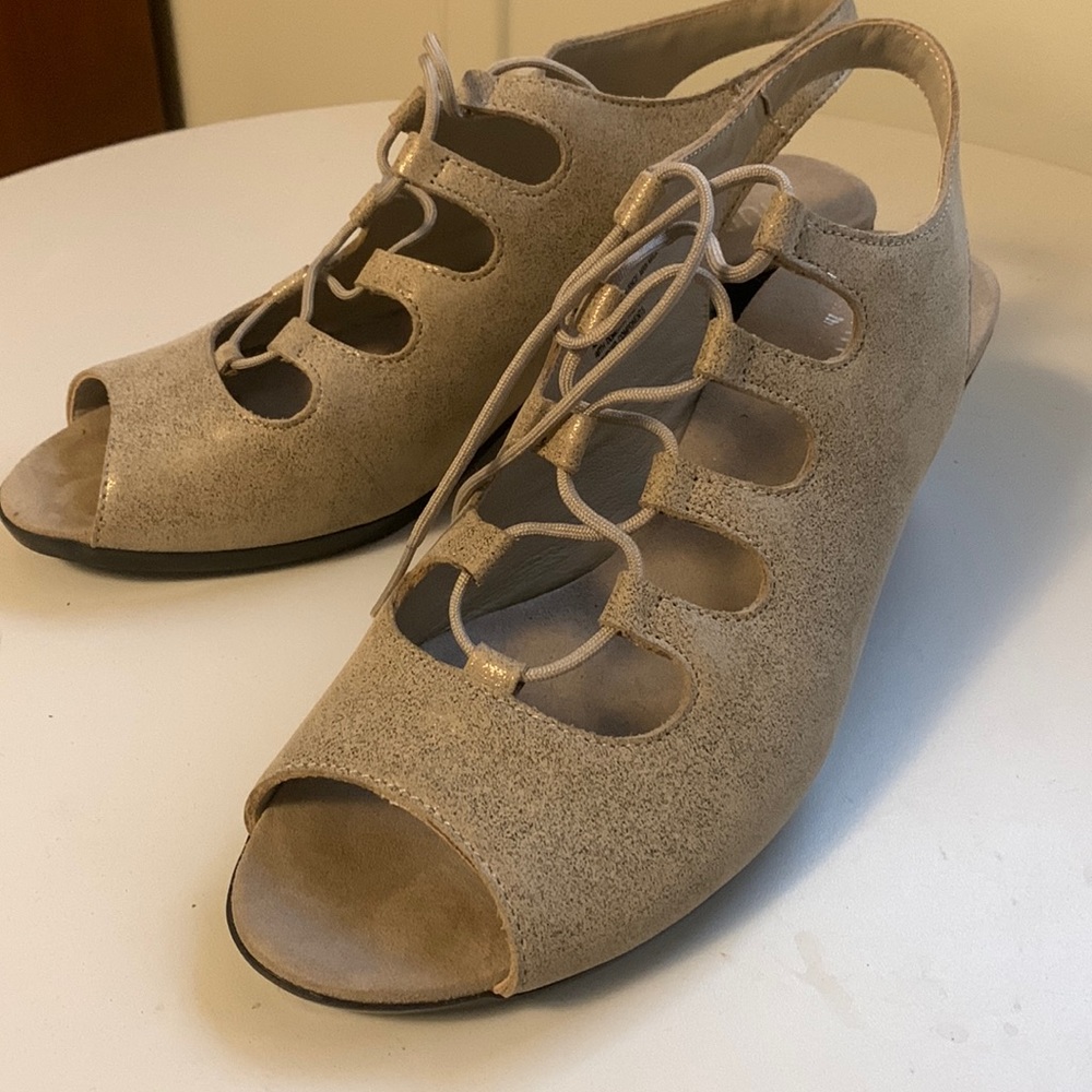 Brand new MUNRO Sz 10 Jillie Lace-up Comfort Sandal